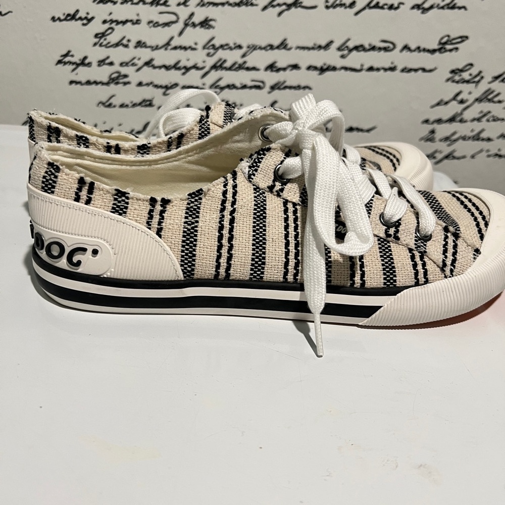 Rocket Dog Black and White Canvas Sneakers - Picture 2 of 4